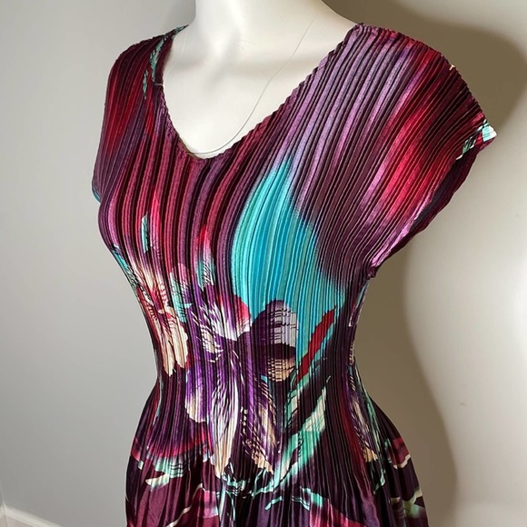 Unbranded Tops - Sleeveless Womens Top Purple Summer No Size or Brand Tag Super Stretchy